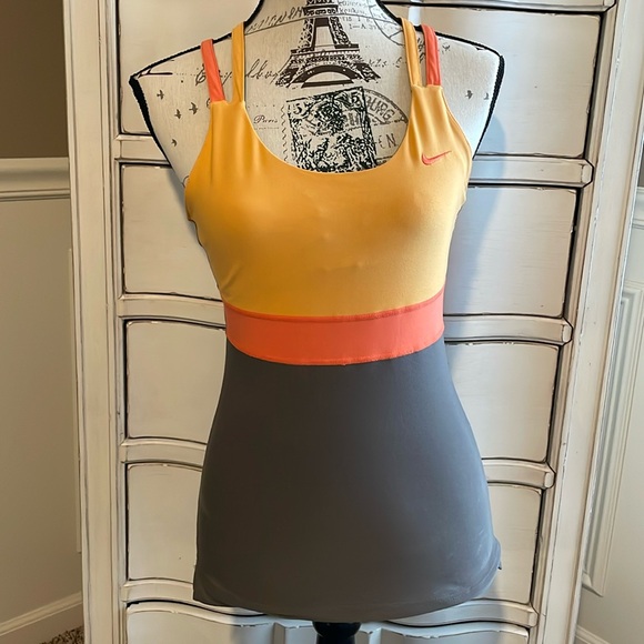 Nike Tank Top - Picture 2 of 9